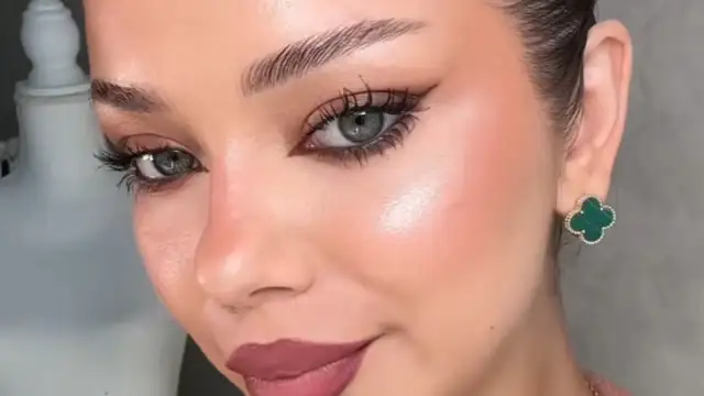 Makijaż dla zielonych oczu: Odkryj sekrety, by Twoje spojrzenie olśniewało!