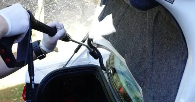 Wybierz myjkę do samochodu: Typy, parametry, marki. Ekspert radzi