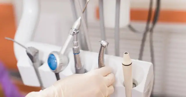 Czy dentysta może wystawić L4? Sprawdź warunki i prawa