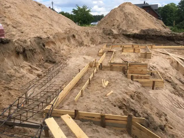 Dom o krok: Kompletny proces budowy krok po kroku - Poznaj etapy