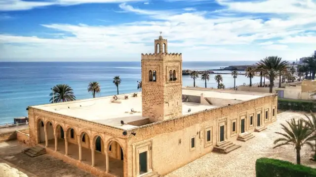 Najpiękniejsze miejsca w Tunezji: Jak zaplanować podróż marzeń?