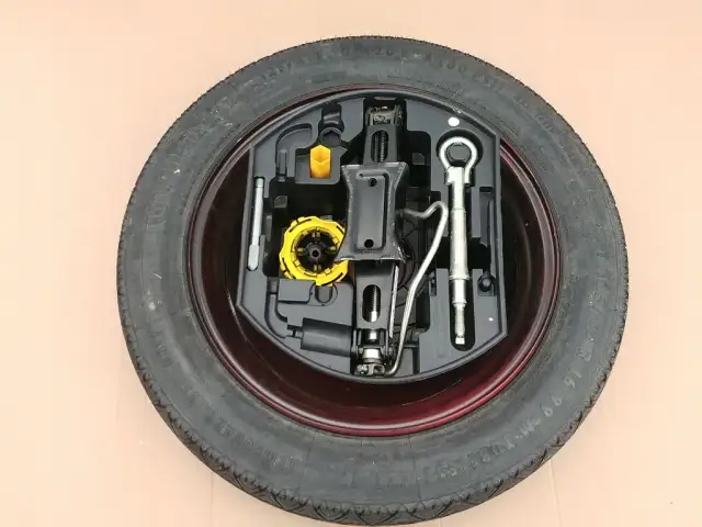 Jak wyjąć koło zapasowe w Peugeot 308 SW - uniknij problemów z wymianą