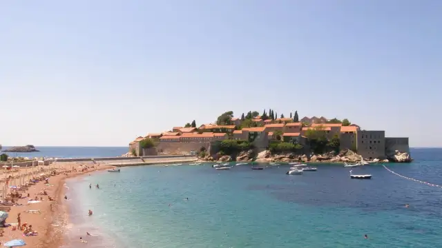 Czarnogóra nad jakim morzem? Odkryj piękno Morza Adriatyckiego