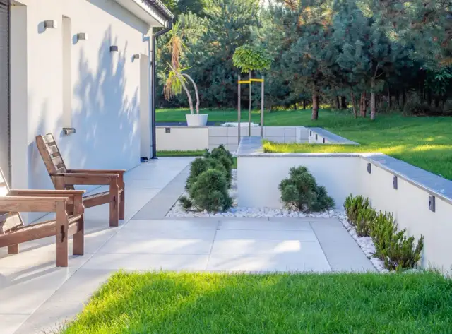 Czym ogrodzić taras, aby uniknąć kosztownych błędów w wyborze?