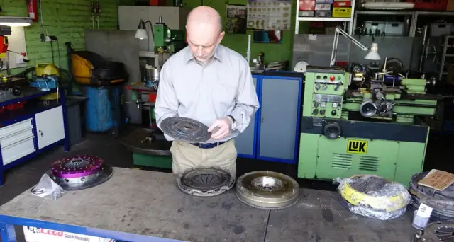 Przypalone sprzęgło co dalej? Jak uniknąć kosztownych napraw