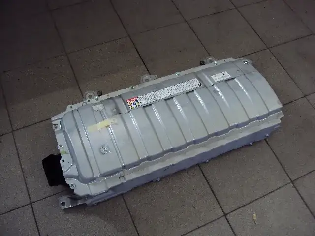 Gdzie jest akumulator w toyota chr? Odkryj łatwy dostęp i wskazówki