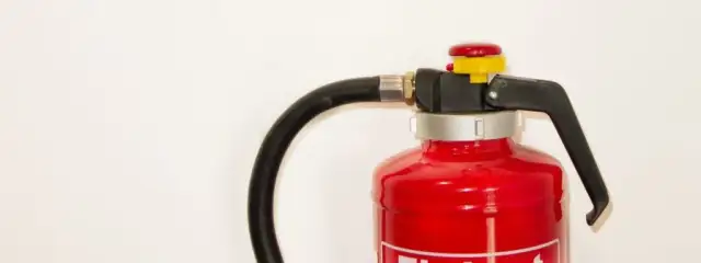 Ile ważna jest gaśnica w samochodzie? Przepisy i konsekwencje braku