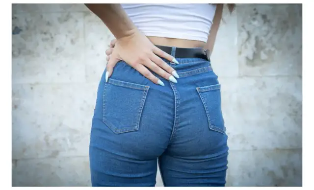 Spodnie skinny fit damskie - co to znaczy i jak je nosić?