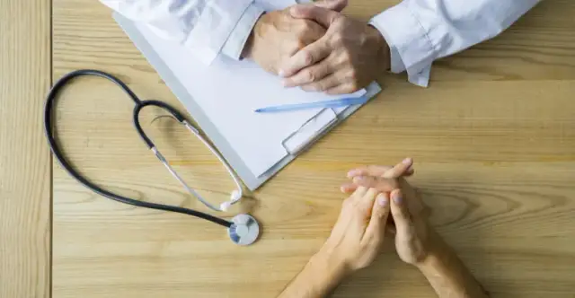 W jakim wieku renta na stałe? Poznaj kluczowe warunki i zasady