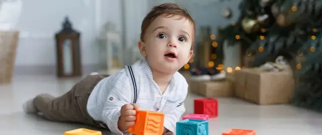 Skok rozwojowy 15 tydzień objawy – co może niepokoić rodziców?