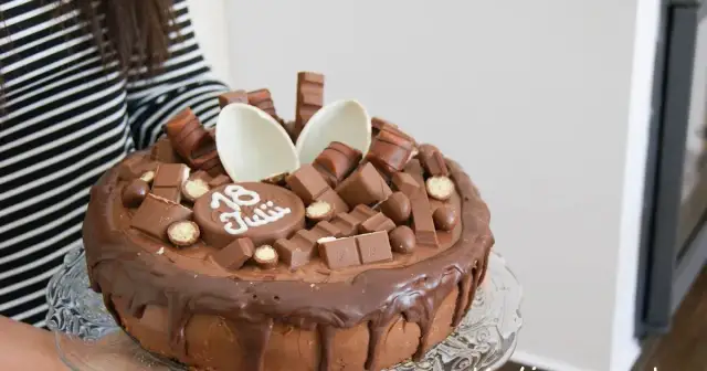 Jak zrobić tort z jajkiem niespodzianką - pyszny przepis krok po kroku