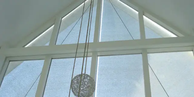 Jak dobrać idealne rolety na skośne okna i jakie opcje są najlepsze