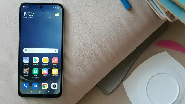 Redmi Note 10 recenzja – czy warto go kupić mimo wad?