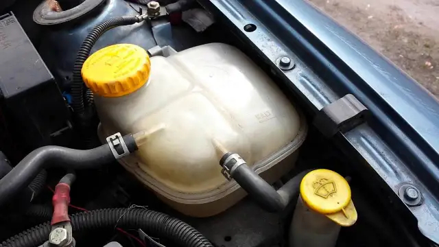 Ile wchodzi płynu do chłodnicy Opel Meriva? Sprawdź, by uniknąć problemów