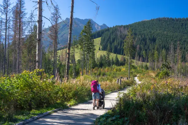 Gdzie w góry z rocznym dzieckiem? Bezpieczne szlaki i atrakcje