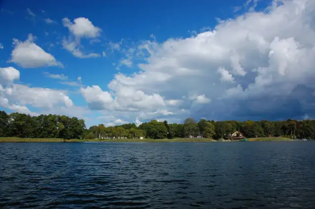 Jezioro Siecino - odkryj czystość wody i atrakcje turystyczne