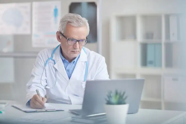 Jak długo przechowywać dokumentację medyczną? Zaskakujące zasady!