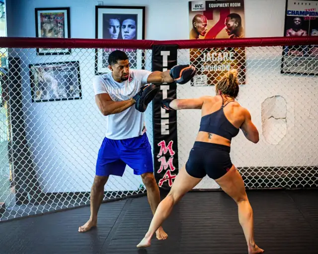 Co to MMA? Poznaj zasady i tajniki mieszanych sztuk walki