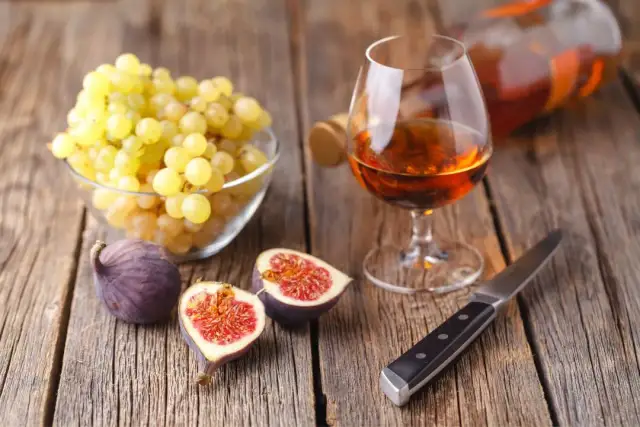 Jakie przekąski do alkoholu? Oto smaki, które zachwycą gości