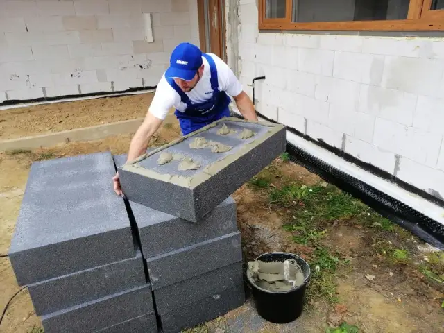 Klejenie styropianu do styropianu: Jaki klej i jak to zrobić?