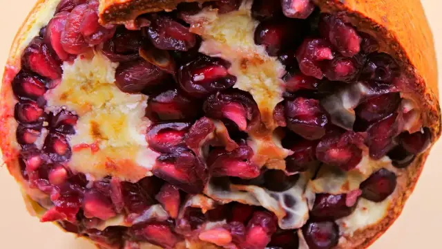 Kalorie w granatach: Zaskakujący wpływ na zdrową dietę i sylwetkę