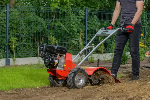 Jak działa glebogryzarka? Odkryj tajniki jej mechanizmu i zastosowania