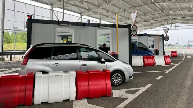 Przewóz gotówki przez granicę: Limit 10 000 euro i jak uniknąć kar