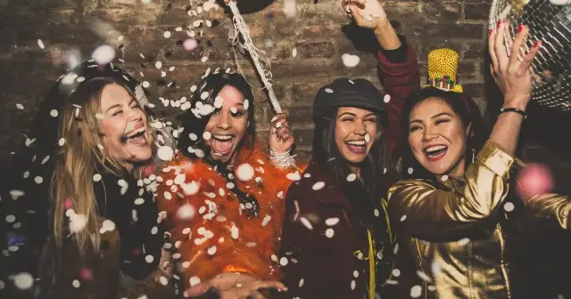 Jak napisać do DJ w sprawie 18. urodzin, aby uniknąć rozczarowań