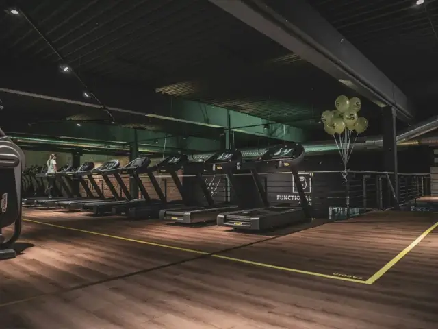 Jak biegać na bieżni żeby schudnąć i uniknąć błędów w treningu