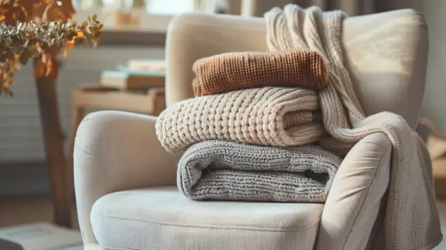 Jak dobrać idealny sweter akrylowy na chłodniejsze dni? Poradnik