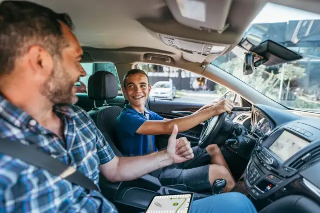 Młody kierowca: ile lat? Prawo, ubezpieczenie i nowe przepisy