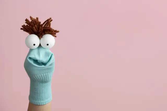 Uszyj pluszowego misia: Prosty poradnik DIY (nawet ze skarpetki!)