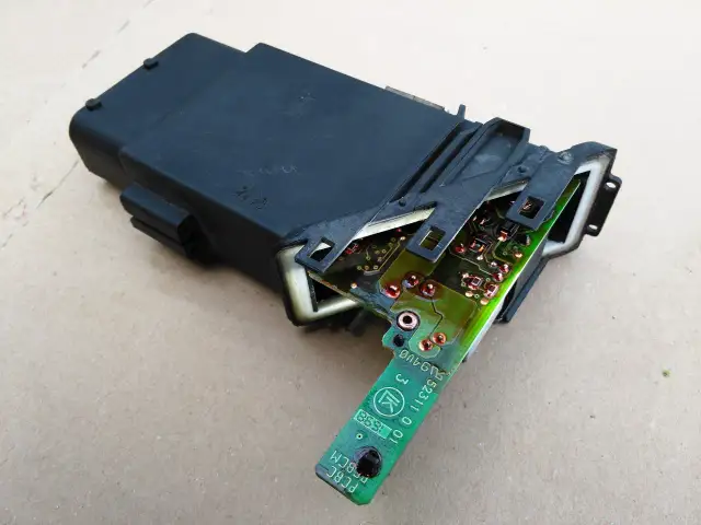 Skoda Octavia: Awaria zamka? Znajdź sterownik i napraw sam!