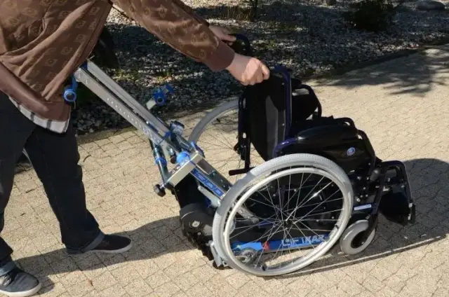 Jak pokonać schody na wózku inwalidzkim bez ryzyka i stresu