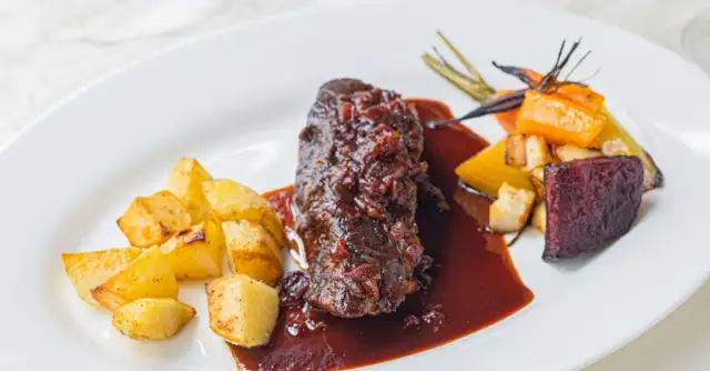 Jak filmy kulinarne zmieniają menu naszych ulubionych restauracji?