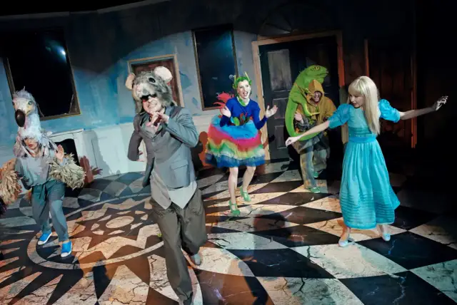 Alicja w Krainie Czarów spektakl - co warto wiedzieć o przedstawieniach