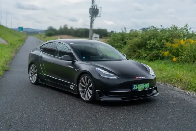 Opinie użytkowników o Tesla Model 3 - Co mówią właściciele na forum?