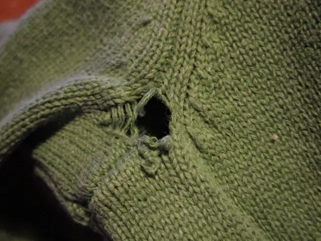 Jak naprawić oczko w swetrze? Szybki poradnik krok po kroku