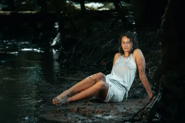 Sesja kobieca w wodzie - Jak pozować i uniknąć typowych błędów?