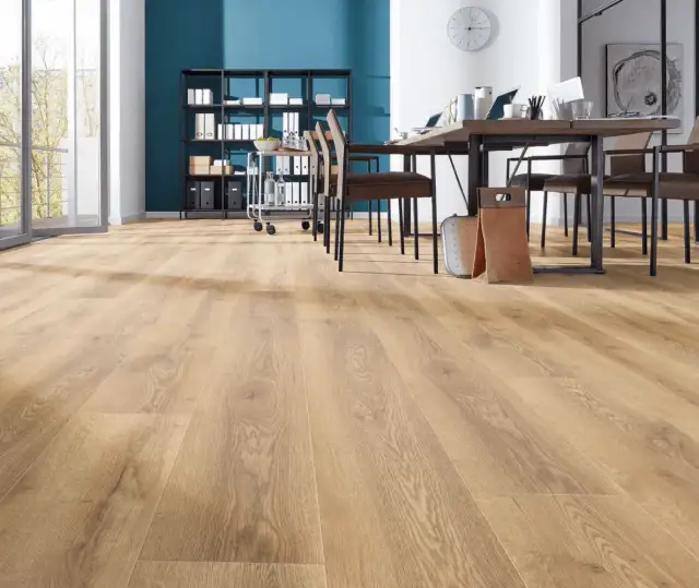 Jaka podłoga do mieszkania w bloku: uniknij błędów i zyskaj komfort