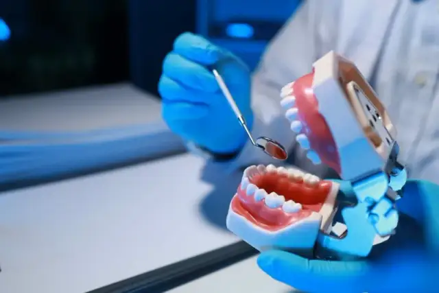 Jakie przedmioty zdawać na maturze, aby dostać się na studia stomatologiczne?