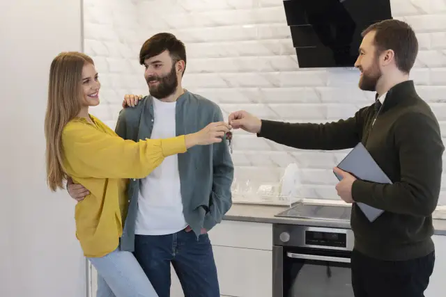 Obowiązki po zmianie właściciela nieruchomości: uniknij kar i pułapek!