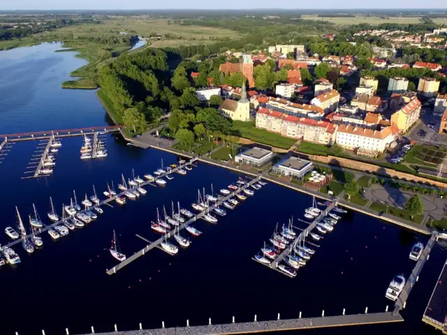 Gdzie leży Kamień Pomorski? Poznaj jego lokalizację i atrakcje
