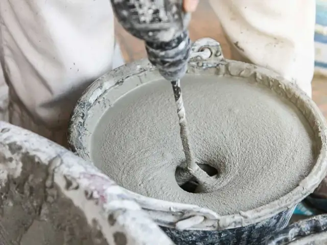 Jakie mieszadło do gładzi wybrać, aby uniknąć błędów w pracy?