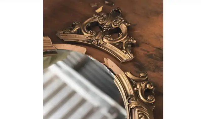 Jak zamaskować pęknięte lustro: kreatywne i tanie rozwiązania