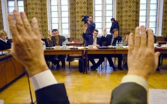 Jak odwołać prezesa spółdzielni mieszkaniowej – krok po kroku do sukcesu