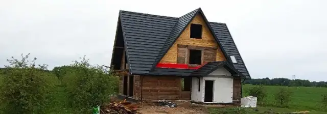 Jak przenieść dom drewniany? Kluczowe kroki i ukryte koszty