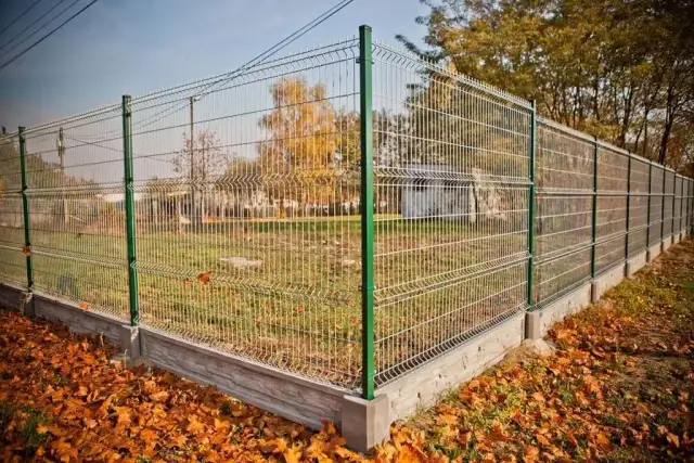 Jak podwyższyć ogrodzenie panelowe - proste sposoby na większą prywatność