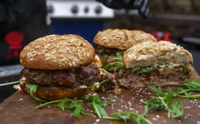 Jakie mięso na burgery? Odkryj najlepsze opcje dla idealnych smaków