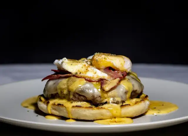 Jaki sos do hamburgera? Odkryj przepisy na pyszne sosy!